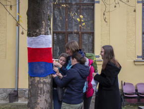 Strom Svobody  s trikolorou na našem školním dvoře